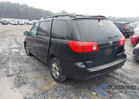 2010 Toyota Sienna Le z USA, uszkodzony, nr VIN 5TDKK4CC3AS334084